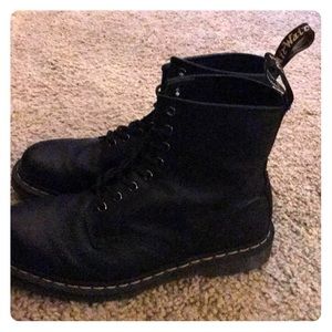 Black Classic Dr. Martens